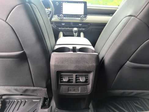 Used 2025 Chevrolet Colorado ZR2 w/ Technology Package AWD/4WD image 33