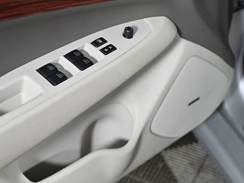 Used 2012 INFINITI G37 Journey w/ Premium Pkg image 21