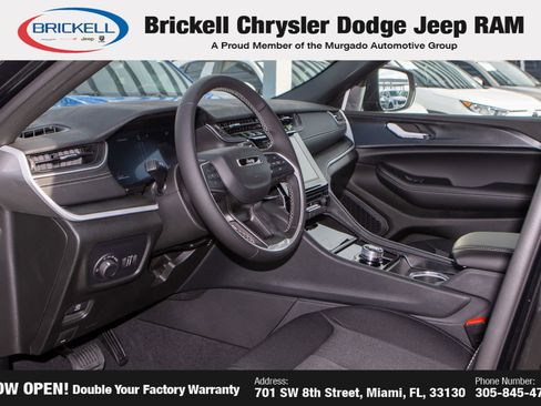 New 2025 Jeep Grand Cherokee Laredo image 13