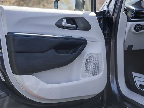 Used 2018 Chrysler Pacifica Touring Plus w/ Tire & Wheel Group image 41