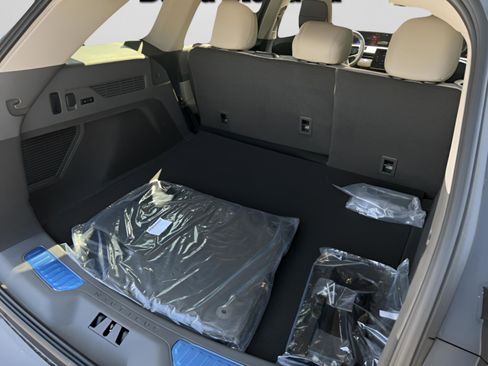 New 2025 Lincoln Nautilus Premier w/ Equipment Group 102A image 16