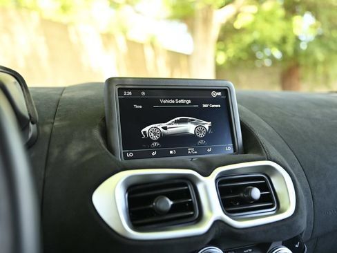 Used 2020 Aston Martin V8 Vantage Coupe RWD image 32