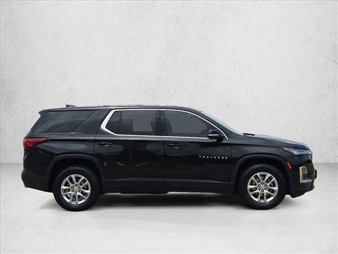 Used 2023 Chevrolet Traverse LS w/ Safety Package FWD image 4
