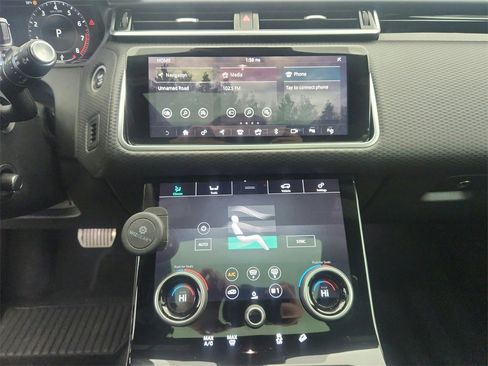 Used 2019 Land Rover Range Rover Velar R-Dynamic SE image 19