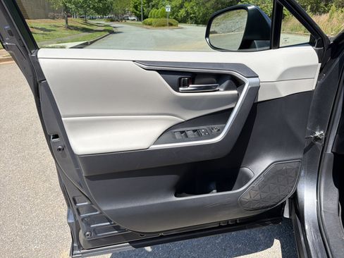 Used 2021 Toyota RAV4 XLE w/ Convenience Package AWD/4WD image 10