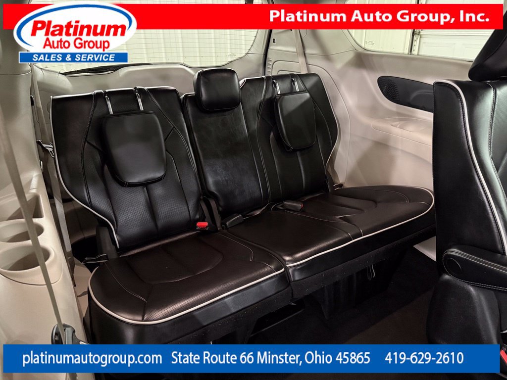 Used 2023 Chrysler Pacifica Limited FWD image 35