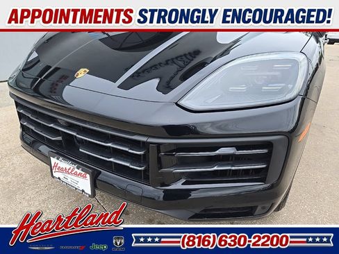 Used 2024 Porsche Cayenne w/ Premium Package AWD/4WD image 17