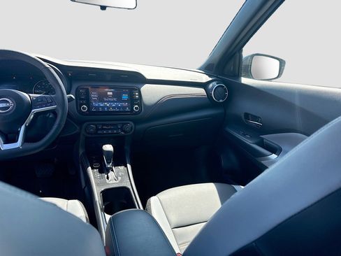 Used 2024 Nissan Kicks SR w/ SR Premium Package FWD image 20
