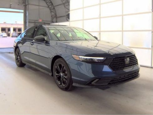 Used 2025 Honda Accord SE image 4