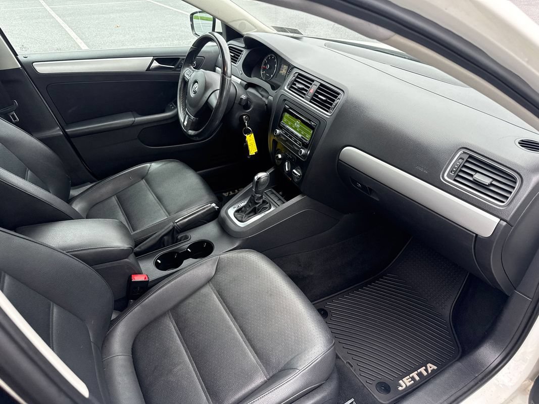 Used 2013 Volkswagen Jetta SE FWD image 14