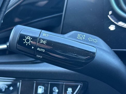 Certified 2025 Kia Niro EX w/ EX Cold Weather Package image 37