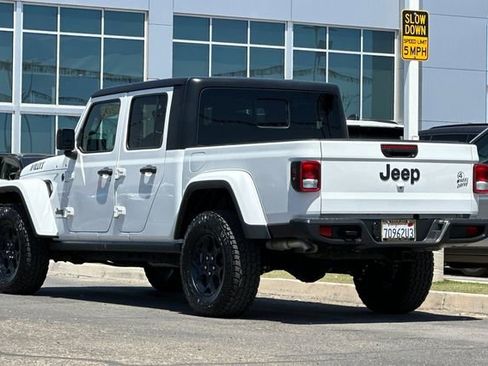 Used 2023 Jeep Gladiator Mojave AWD/4WD image 5