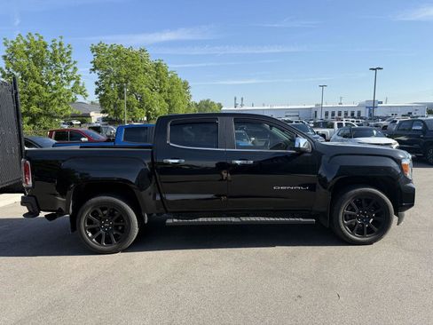Used 2022 GMC Canyon Denali w/ Denali Black Edition Package AWD/4WD image 2