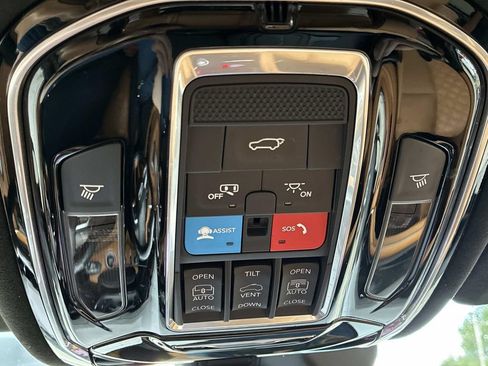 Used 2023 Jeep Grand Cherokee Summit AWD/4WD image 48
