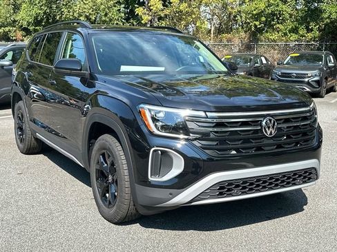 New 2026 Volkswagen Atlas Peak Edition AWD/4WD image 2