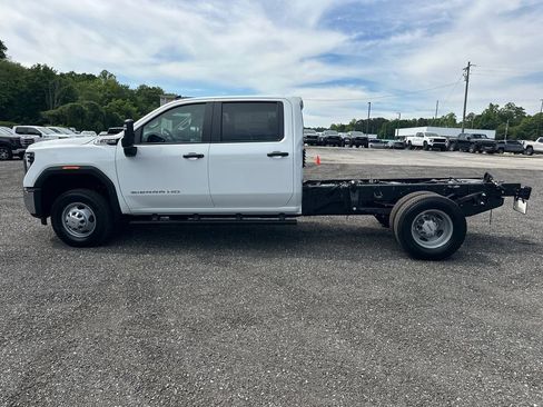 New 2026 GMC Sierra 3500 Pro w/ Convenience Package AWD/4WD image 9