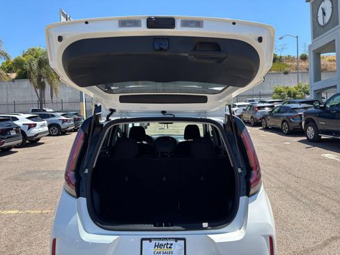 Used 2025 Kia Soul LX w/ LX Technology Package FWD image 29