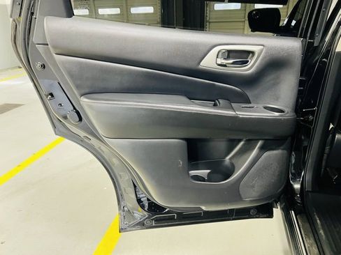 Used 2018 Nissan Pathfinder SL w/ Midnight Edition Package image 25