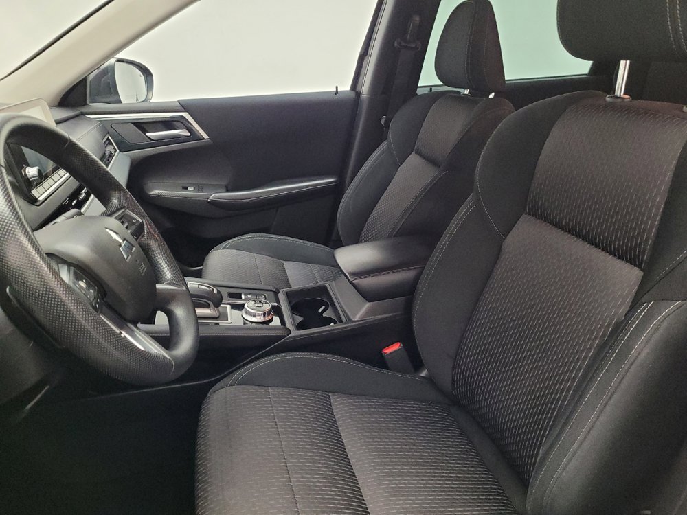 Used 2023 Mitsubishi Outlander ES FWD image 17