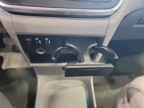 Used 2016 Toyota Sienna XLE FWD image 25