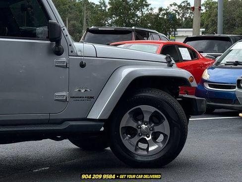 Used 2018 Jeep Wrangler Unlimited Sahara AWD/4WD image 8