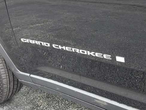 Used 2025 Jeep Grand Cherokee L Laredo w/ Luxury Tech Group I AWD/4WD image 30