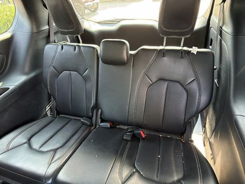 Used 2025 Chrysler Pacifica Select FWD image 21