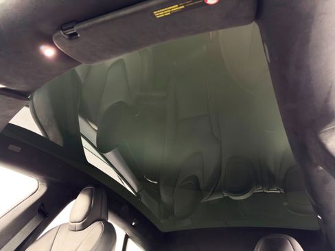 Used 2021 Tesla Model S Plaid image 12