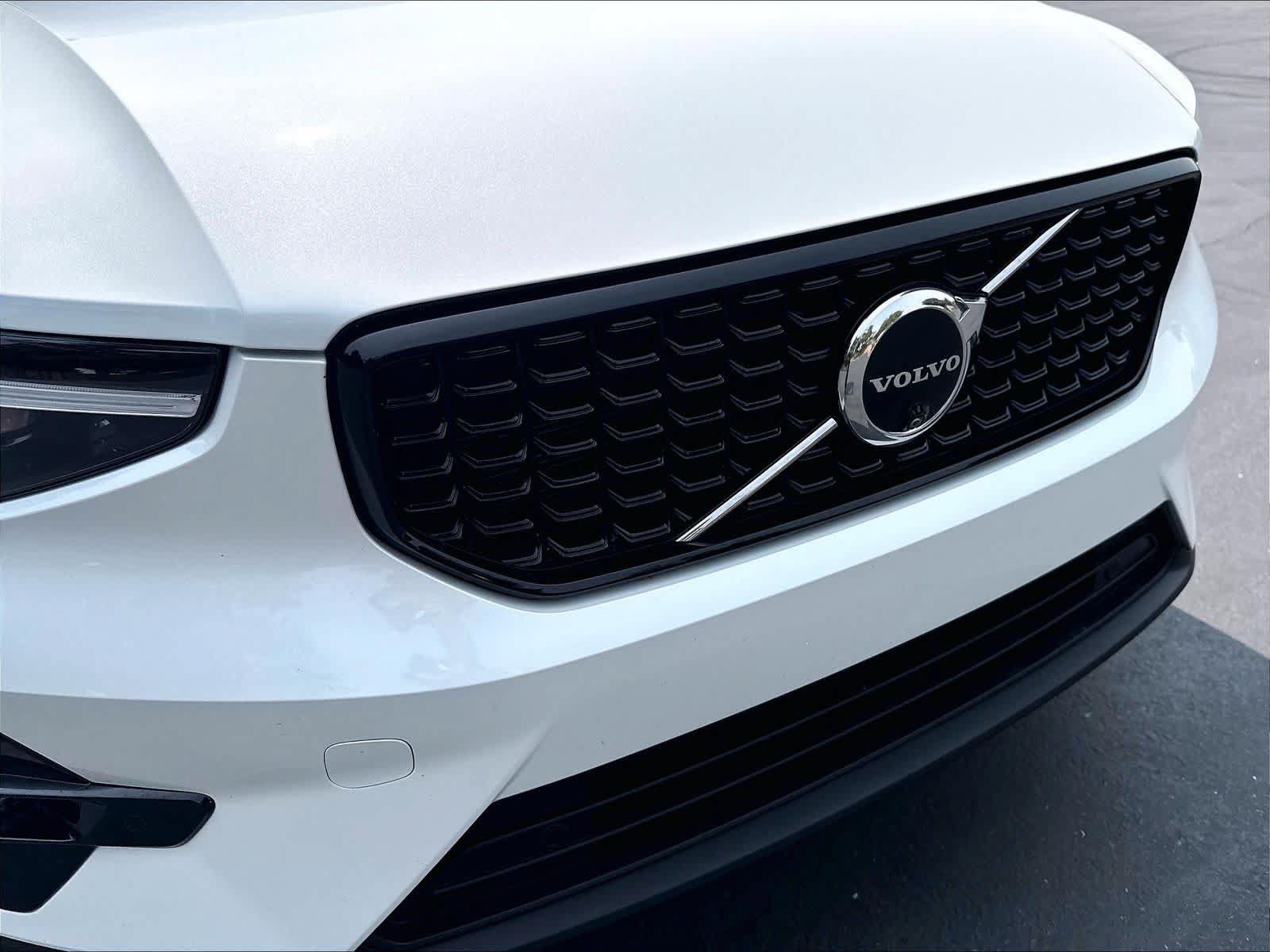 Used 2025 Volvo XC40 B5 Ultra AWD/4WD image 34
