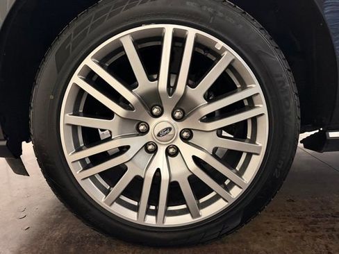 Used 2024 Ford Expedition Limited image 9