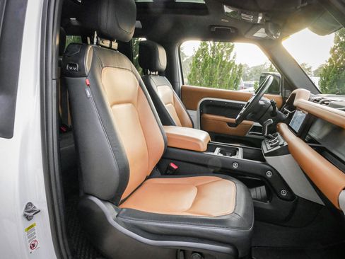 Used 2023 Land Rover Defender 90 X-Dynamic SE image 33