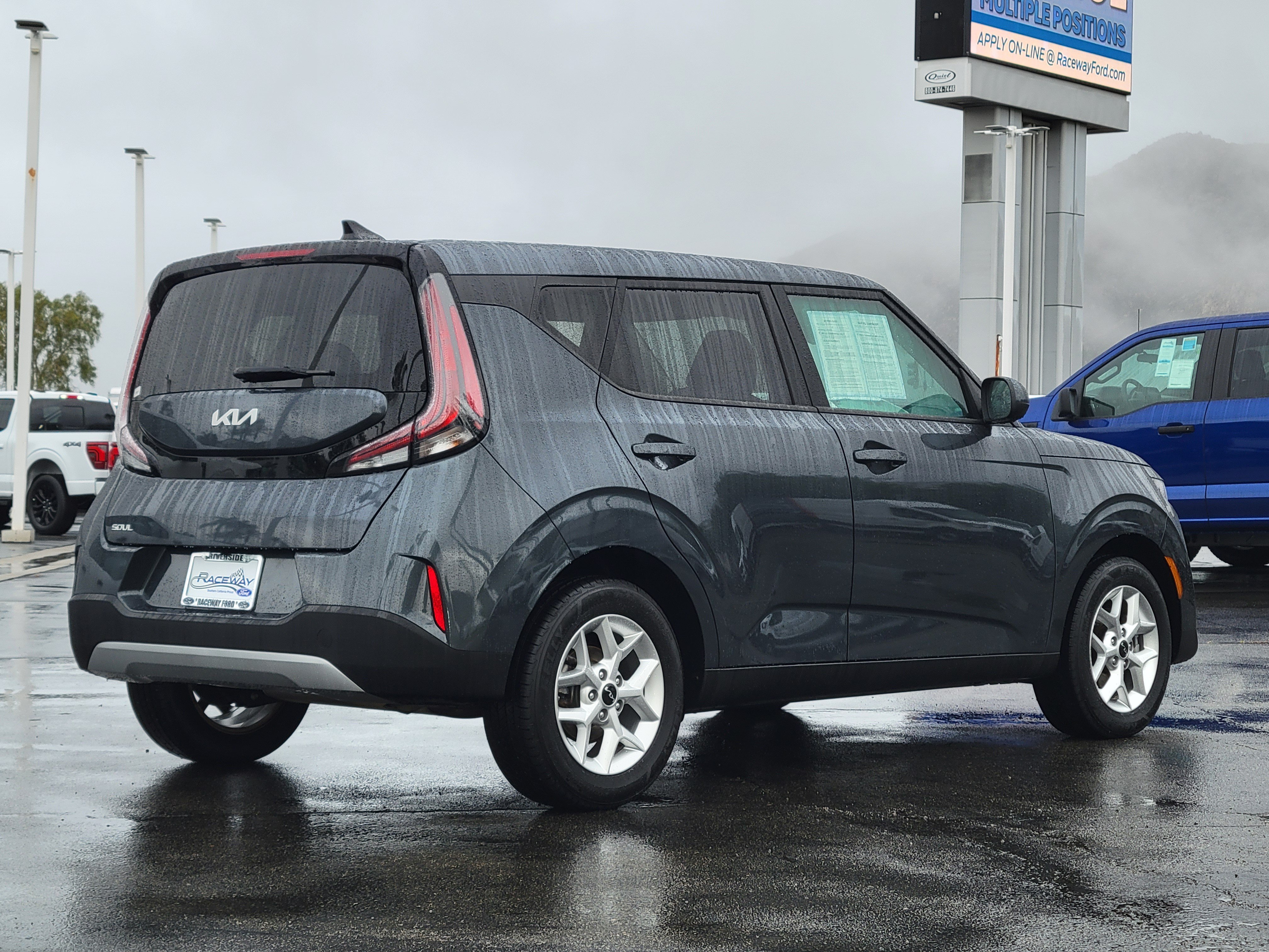 Used 2024 Kia Soul LX w/ LX Technology Package FWD image 2