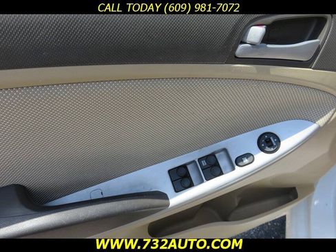 Used 2012 Hyundai Accent GLS FWD image 28