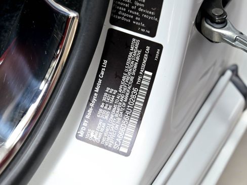 Used 2017 Rolls-Royce Dawn RWD image 89