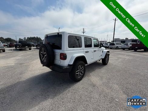 Used 2025 Jeep Wrangler Sahara image 3
