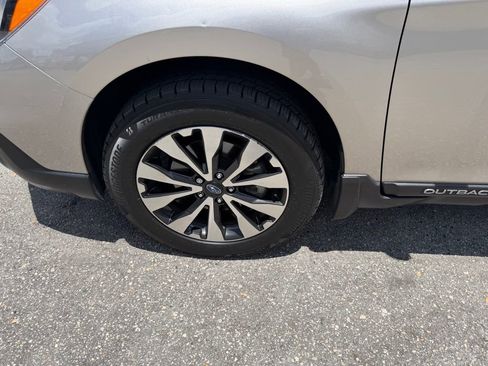 Used 2017 Subaru Outback 2.5i Limited AWD/4WD image 12
