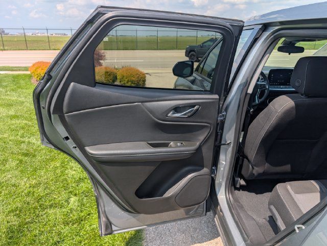 Used 2025 Chevrolet Blazer LT FWD image 13