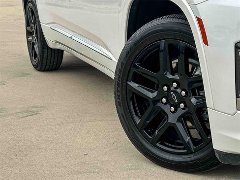 Certified 2023 Chevrolet Traverse Premier image 9