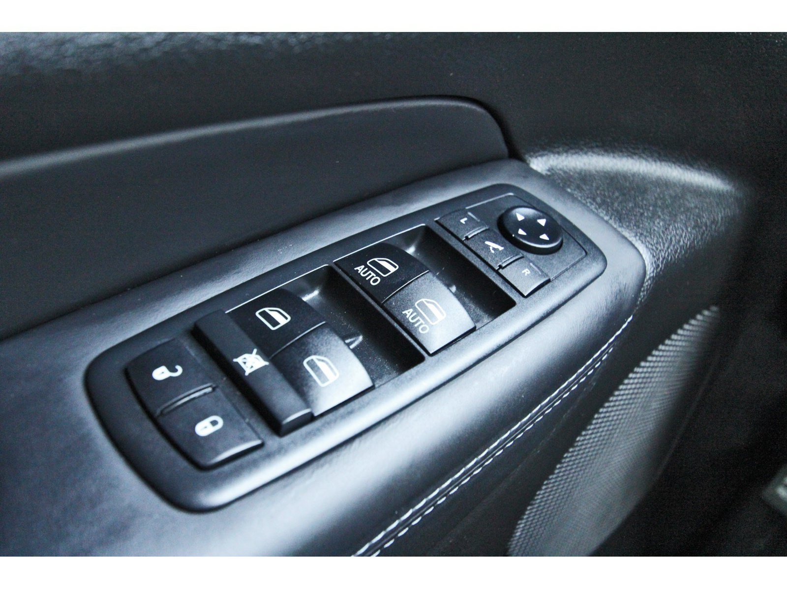 Used 2019 Jeep Grand Cherokee Overland RWD image 19