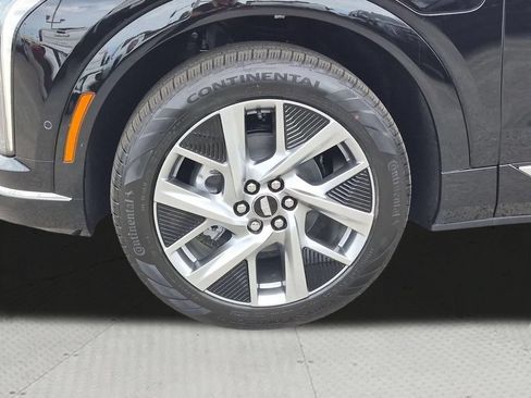 Used 2027 Cadillac Optiq Luxury RWD image 32