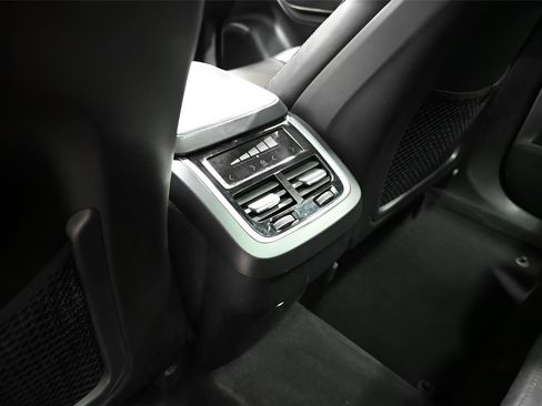Used 2018 Volvo XC90 T6 R-Design w/ Convenience Package AWD/4WD image 16