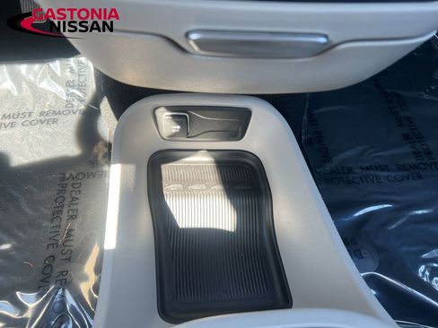 Used 2024 Chrysler Pacifica Touring-L FWD image 34