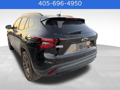 Used 2024 Chevrolet Trax RS w/ Sunroof Package FWD image 4