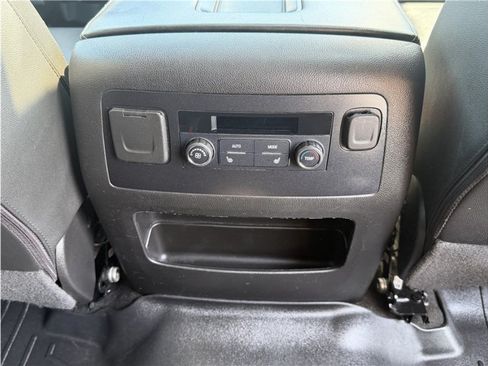 Used 2018 Chevrolet Suburban LT w/ Luxury Package RWD image 28