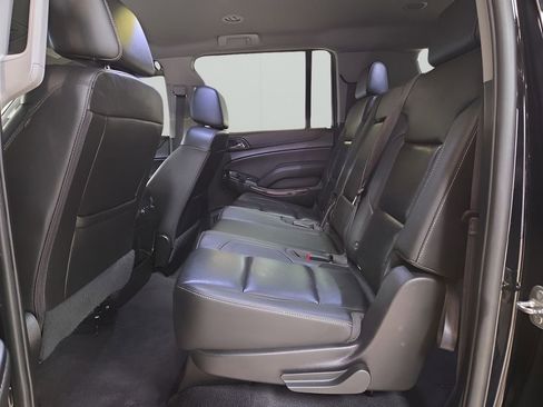 Used 2019 Chevrolet Suburban LT image 22