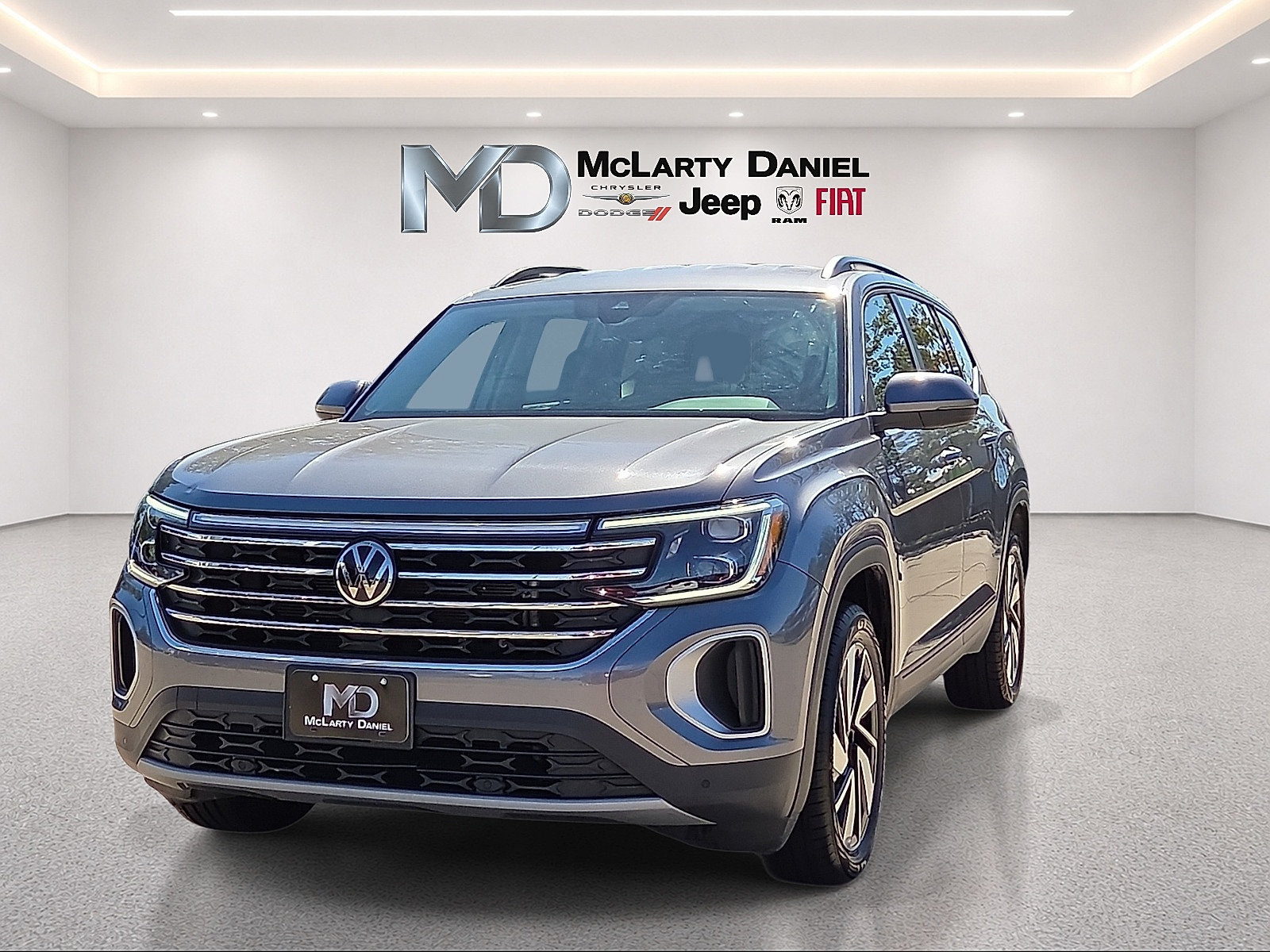 Used 2025 Volkswagen Atlas SE AWD/4WD image 2