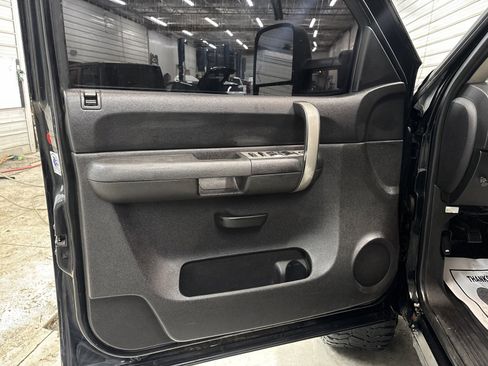 Used 2007 GMC Sierra 2500 SLE w/ Z71 Off-Road Package image 9