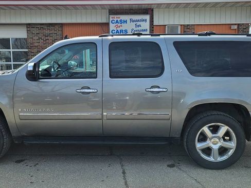 Used 2009 Chevrolet Suburban LTZ image 1