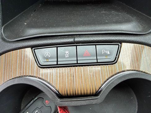 Used 2021 GMC Acadia SLE w/ Elevation Edition FWD image 13