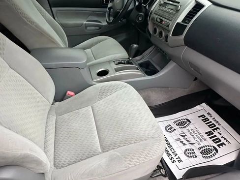 Used 2011 Toyota Tacoma 4x4 Double Cab w/ SR5 Pkg #2 image 6